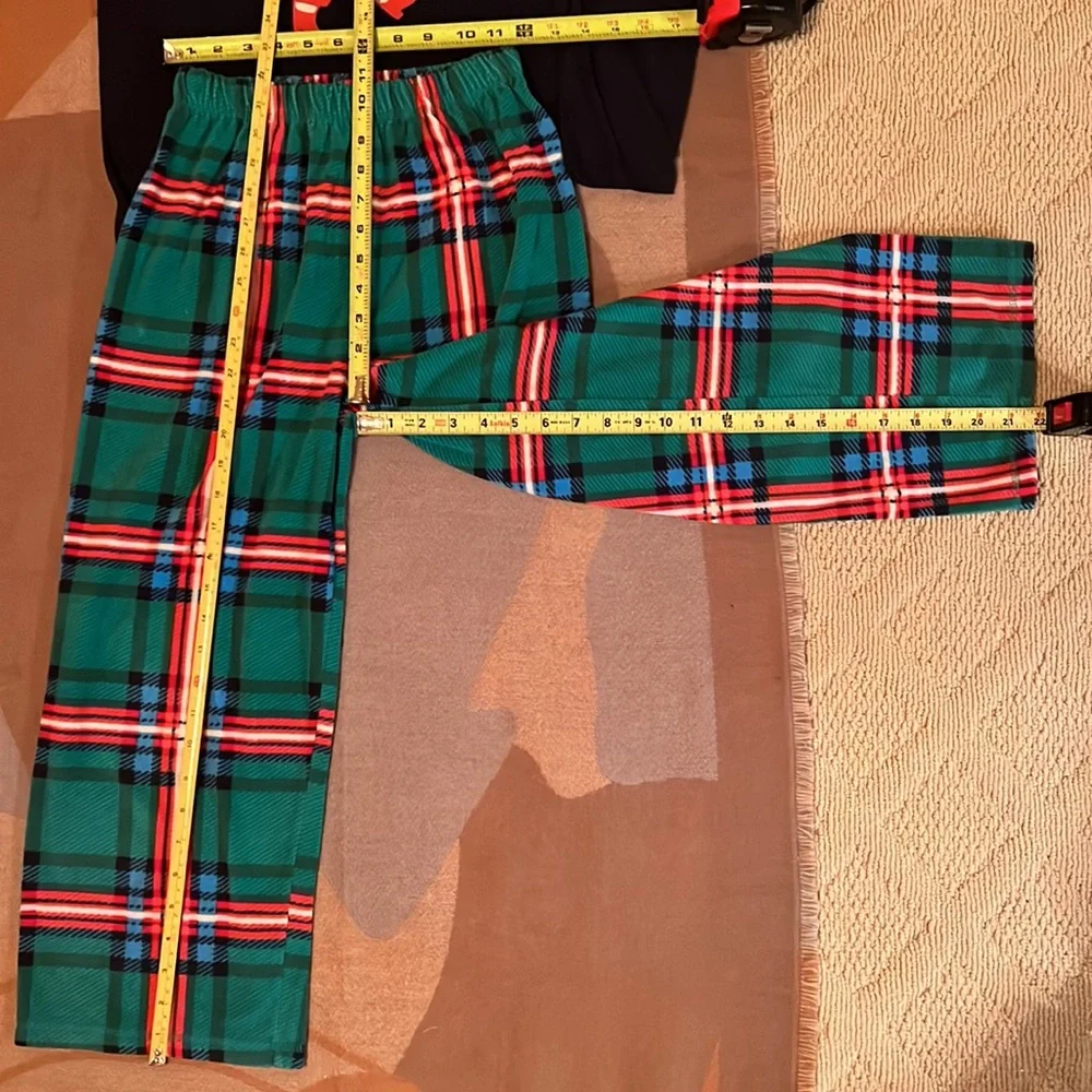 Like new! Oshkosh B’Gosh Christmas Rockin’ Santa /Plaid Boys Pajamas, (M)